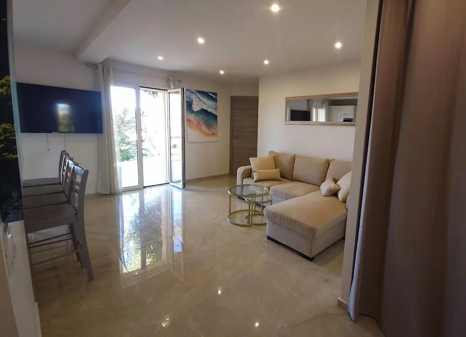 F3 Dans Une Villa Supercannes Vallauris 0*,